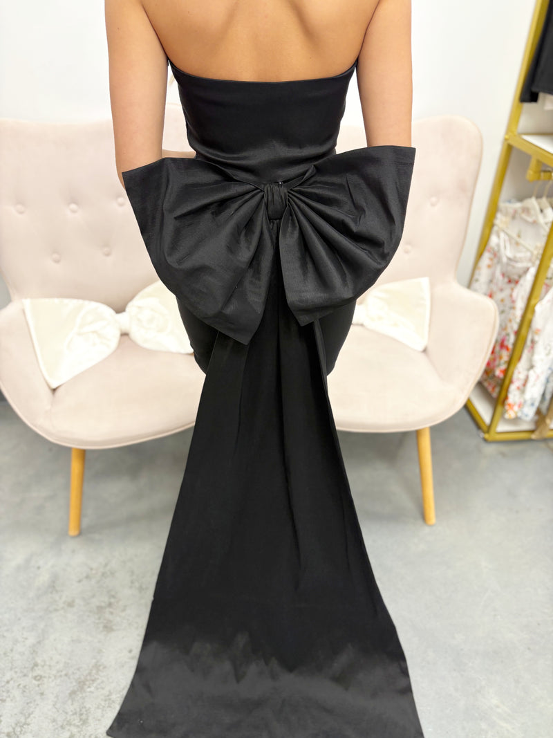 Perfectly presented-Black